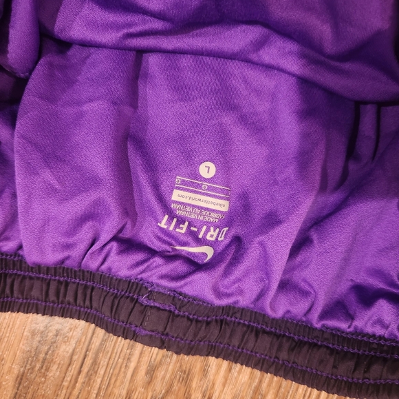 Nike shorts - Picture 2 of 4
